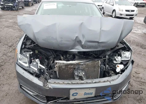 2017 Volkswagen Passat 1.8T S z USA, uszkodzony, nr VIN 1VWAT7A36HC017616